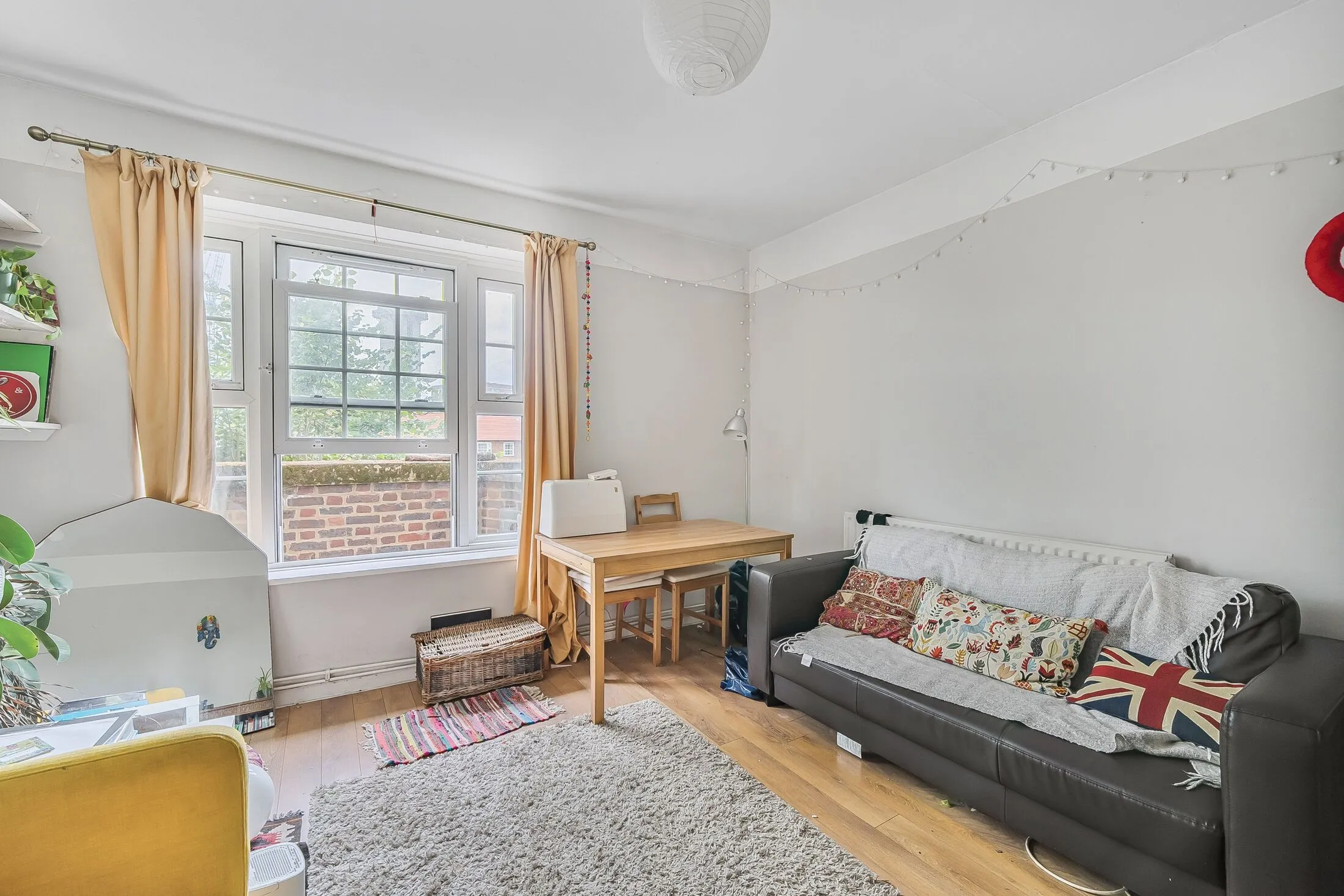 Flat Peckham Park Road in Greater London