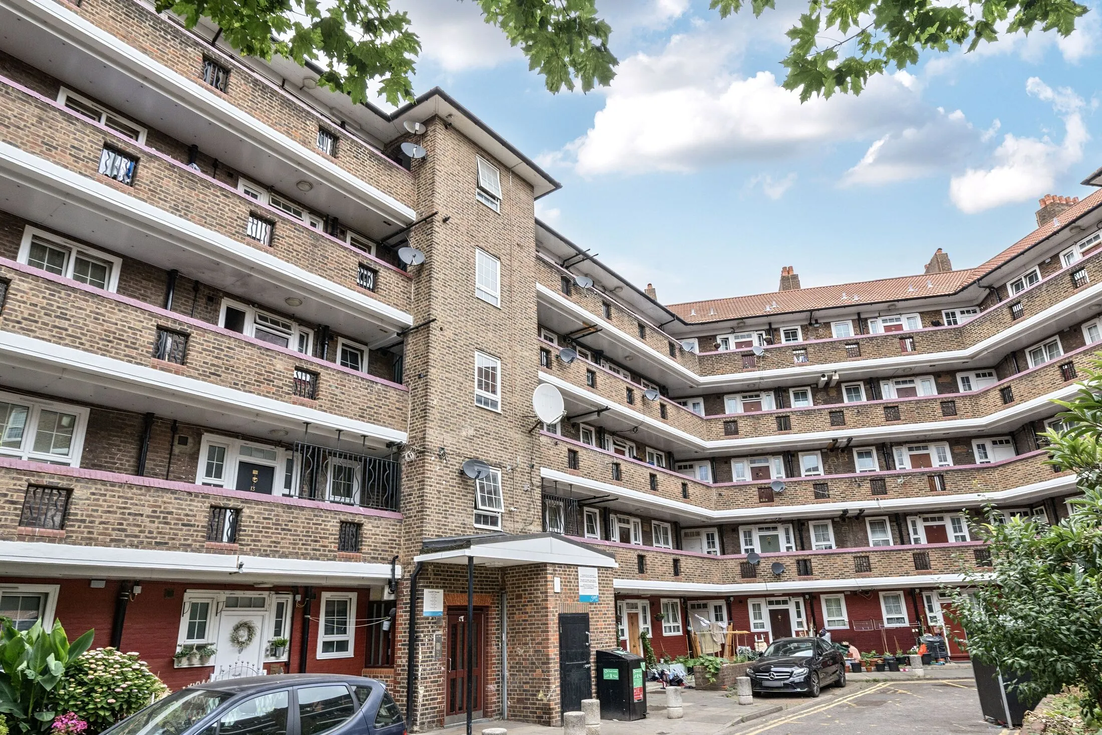 Flat Peckham Park Road in Greater London