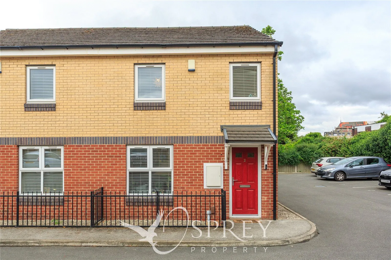 Flat Redworth Court in Leeds