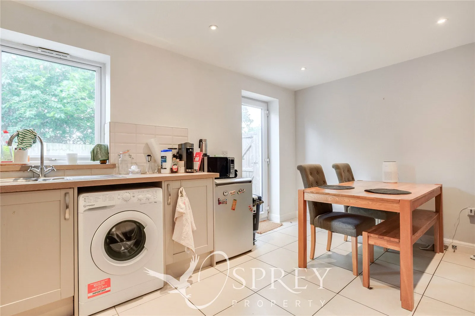 Flat Redworth Court in Leeds