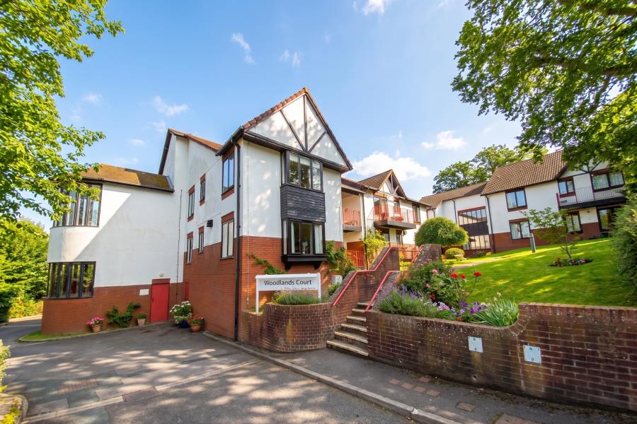 Flat St John's Hill Road in Woking