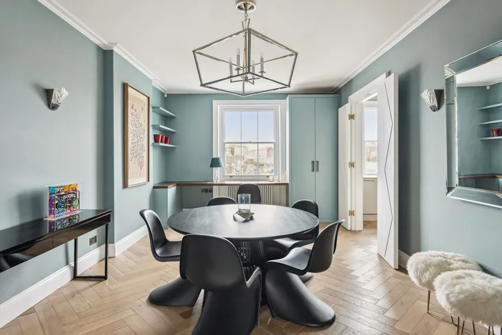 Flat Cornwall Gardens in Greater London