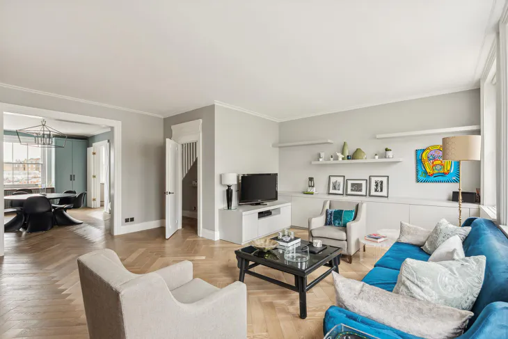 Flat Cornwall Gardens in Greater London