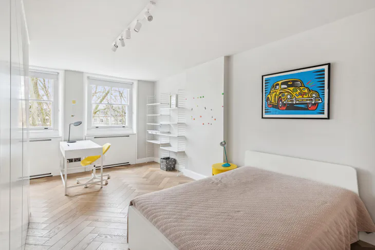 Flat Cornwall Gardens in Greater London