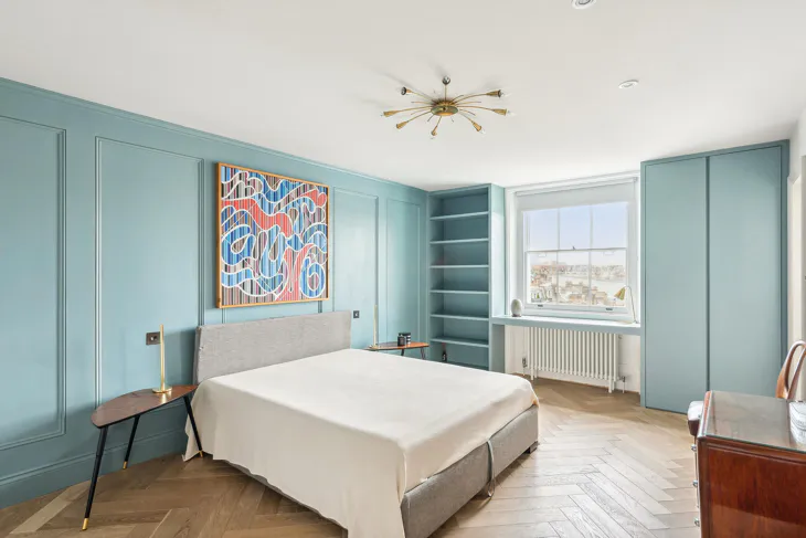 Flat Cornwall Gardens in Greater London