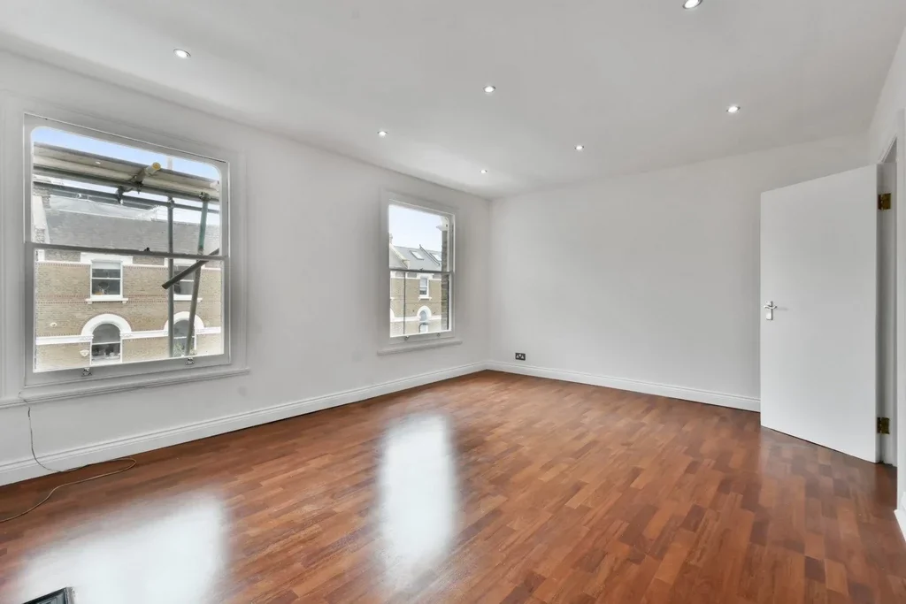 Flat Digby Crescent in Greater London