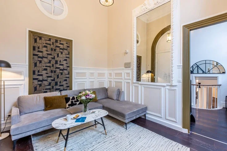 Flat Avenue de Friedland in Paris