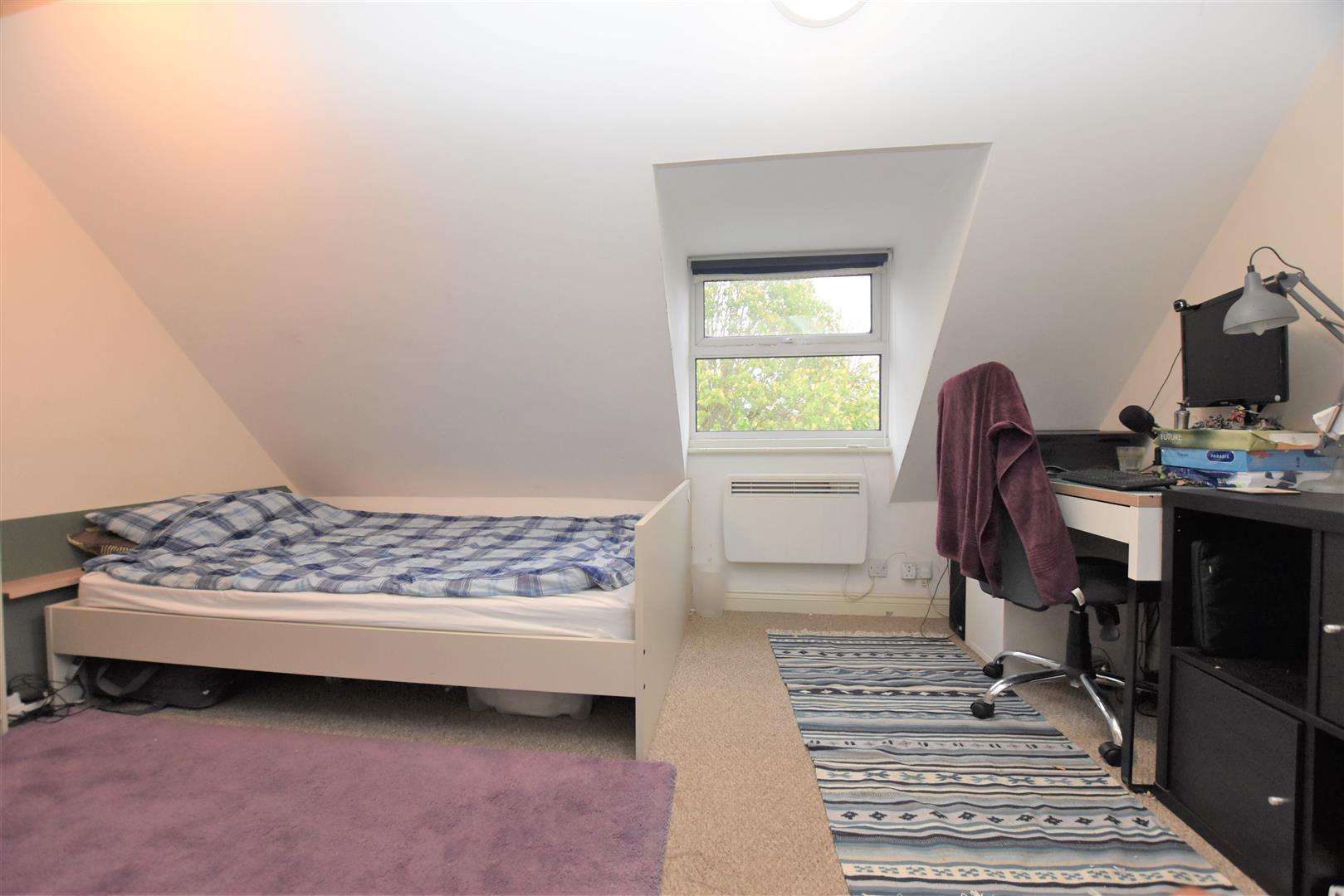 Flat Downshire Square in Reading