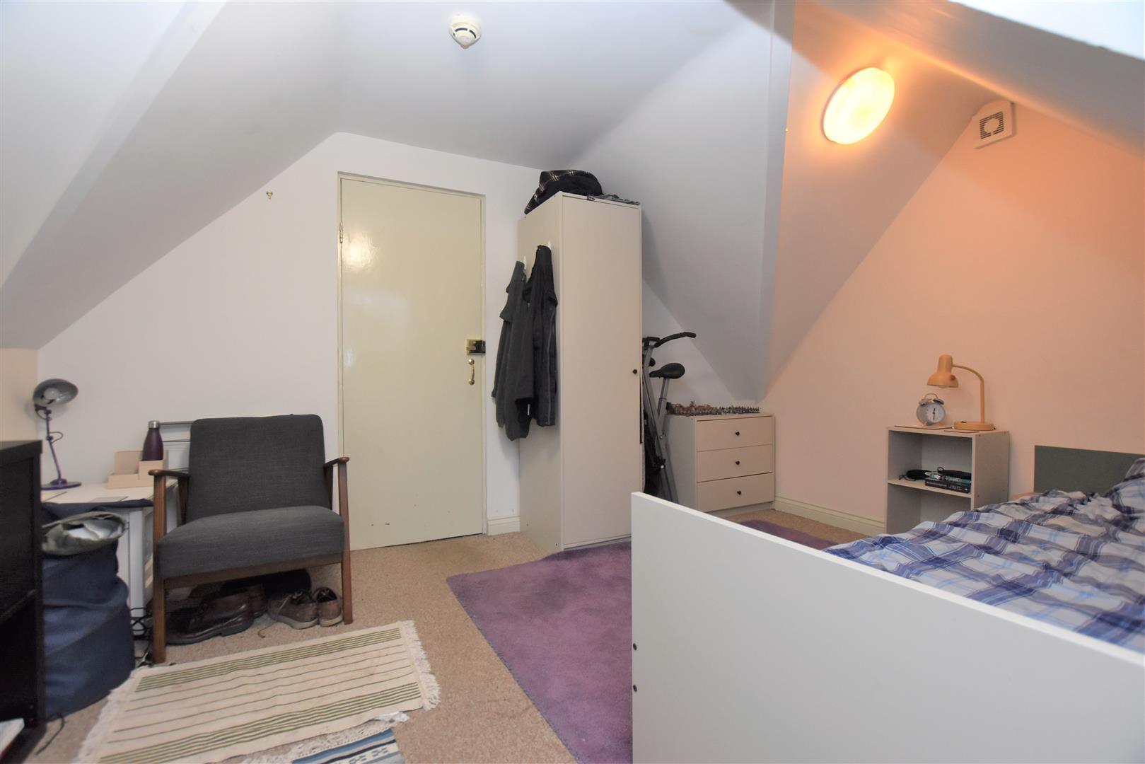 Flat Downshire Square in Reading