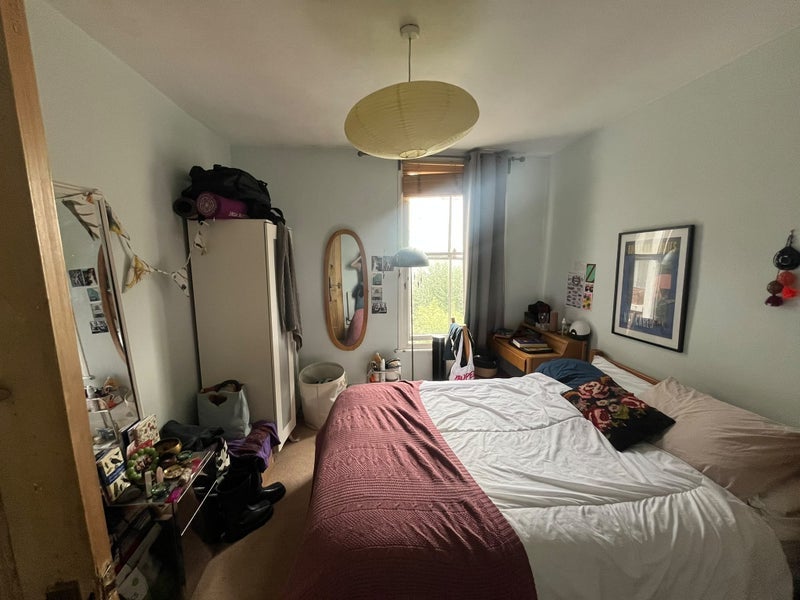 Room Martaban Road in Greater London