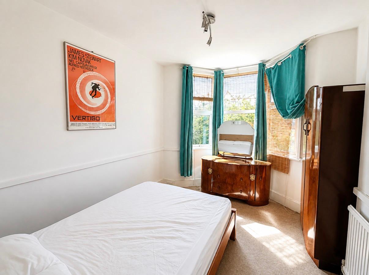 Flat Mannock Road in Greater London