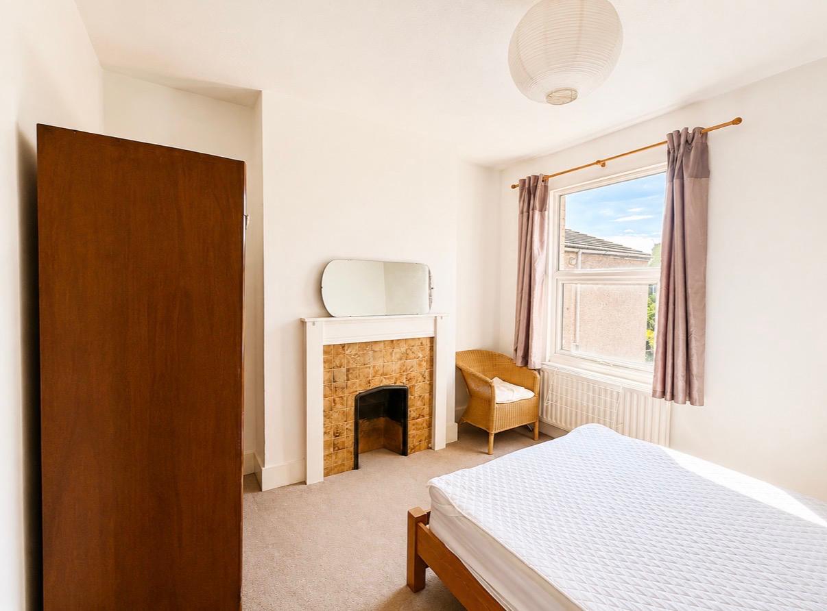 Flat Mannock Road in Greater London
