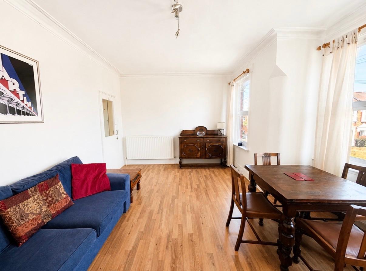 Flat Mannock Road in Greater London