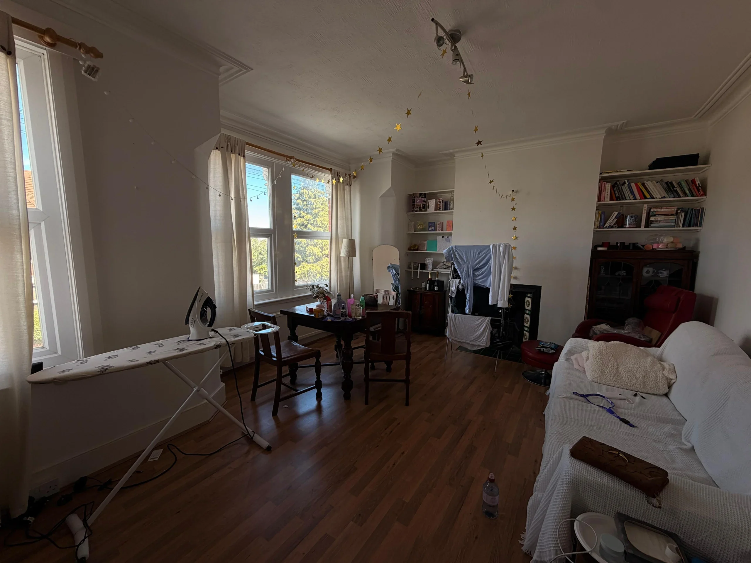 Flat Mannock Road in Greater London