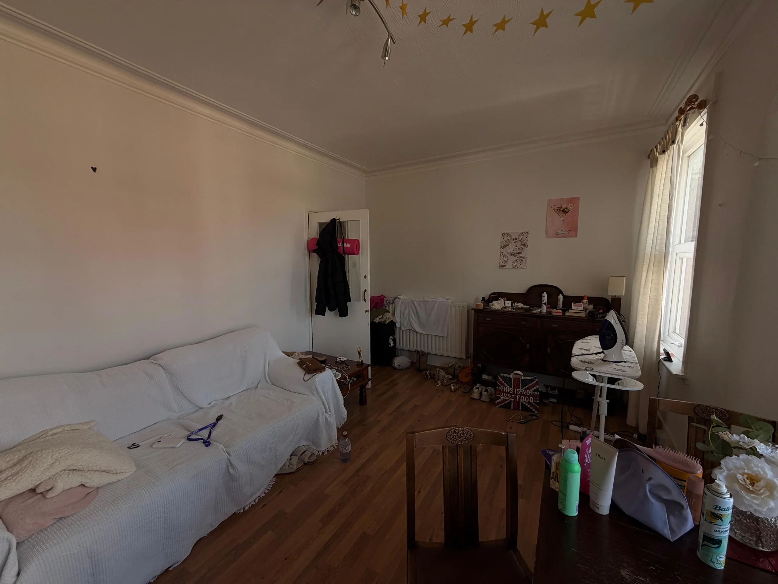 Flat Mannock Road in Greater London