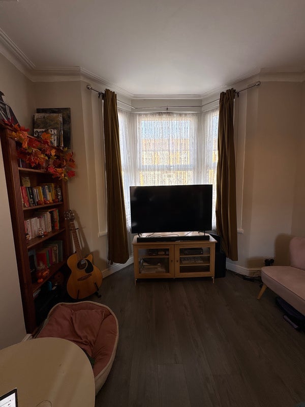 Room Haselbury Road in Greater London
