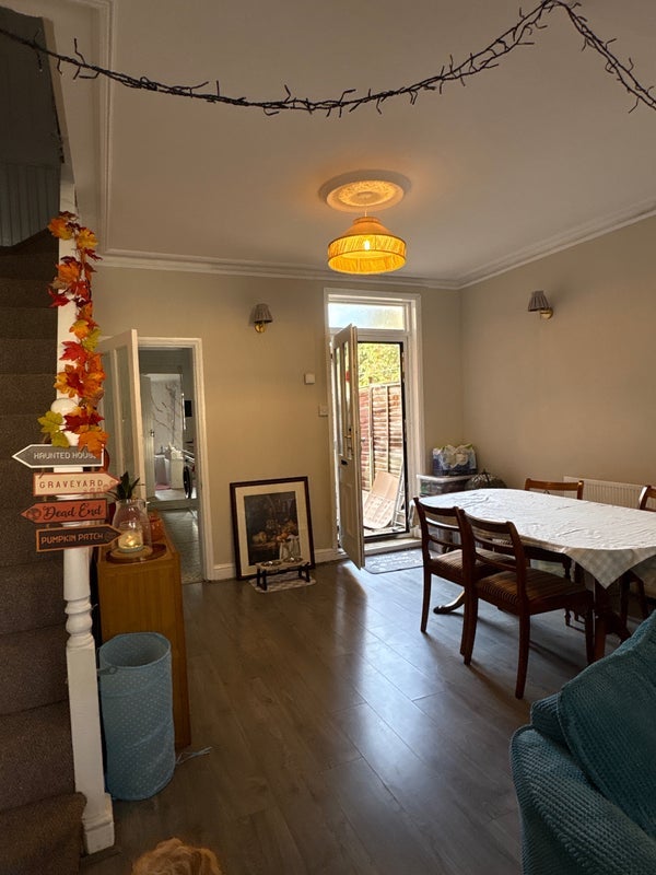 Room Haselbury Road in Greater London