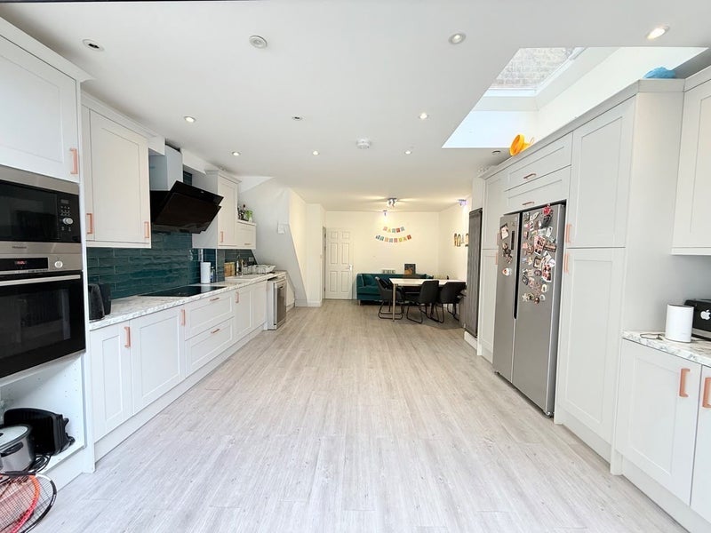 Room Tadmor Street in Greater London