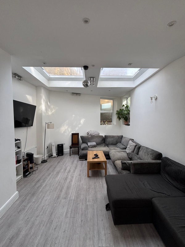 Room Tadmor Street in Greater London