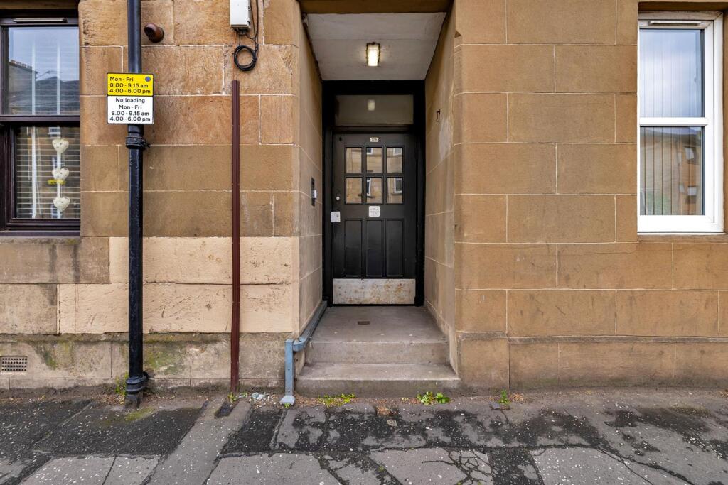 Flat Neilston Road in Paisley