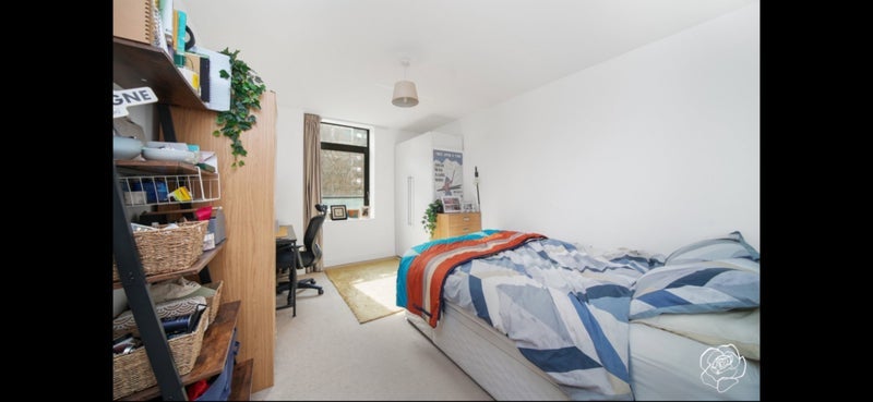 Flat Scarlet Close in Greater London