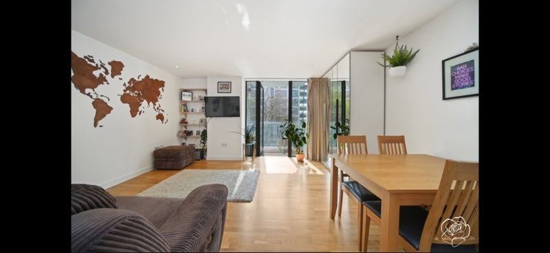 Flat Scarlet Close in Greater London