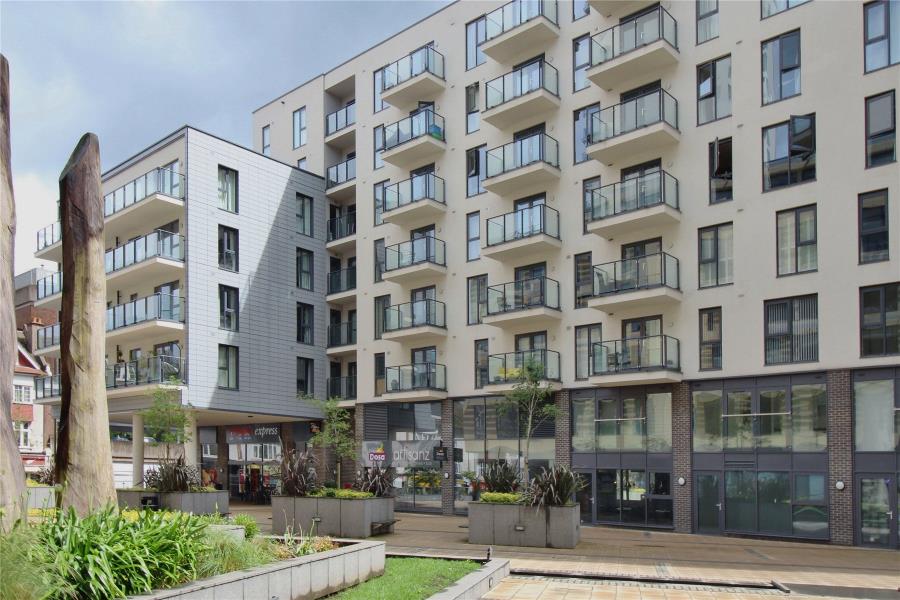 Flat Guildford Road in Woking