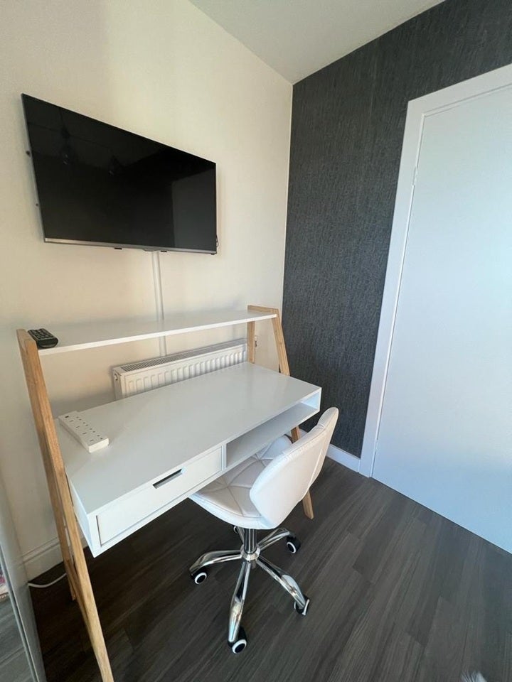 Room Adenmore Road in Greater London