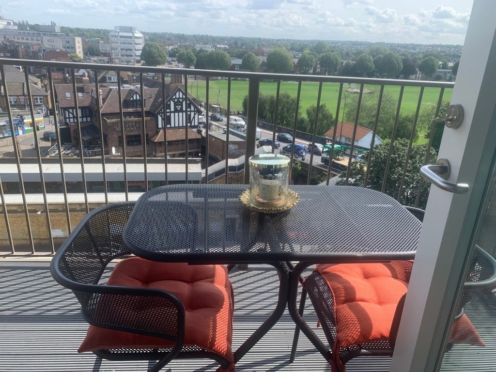 Room Adenmore Road in Greater London