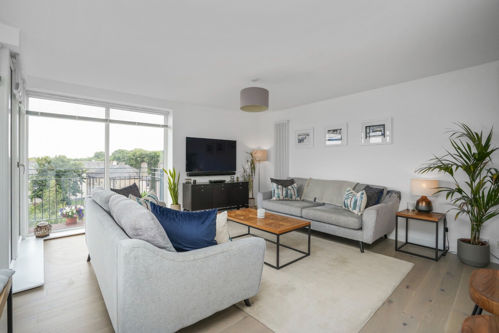 Flat East Pilton Farm Crescent in City of Edinburgh