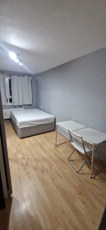 Room Earlsferry Way in Greater London