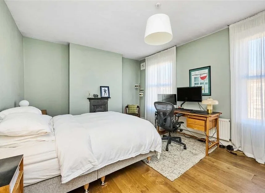 Flat Drakefell Road in Greater London