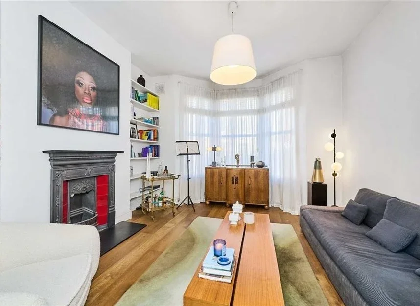 Flat Drakefell Road in Greater London