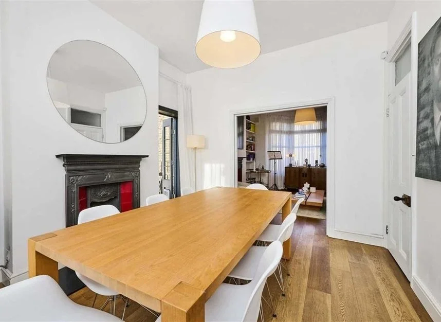 Flat Drakefell Road in Greater London