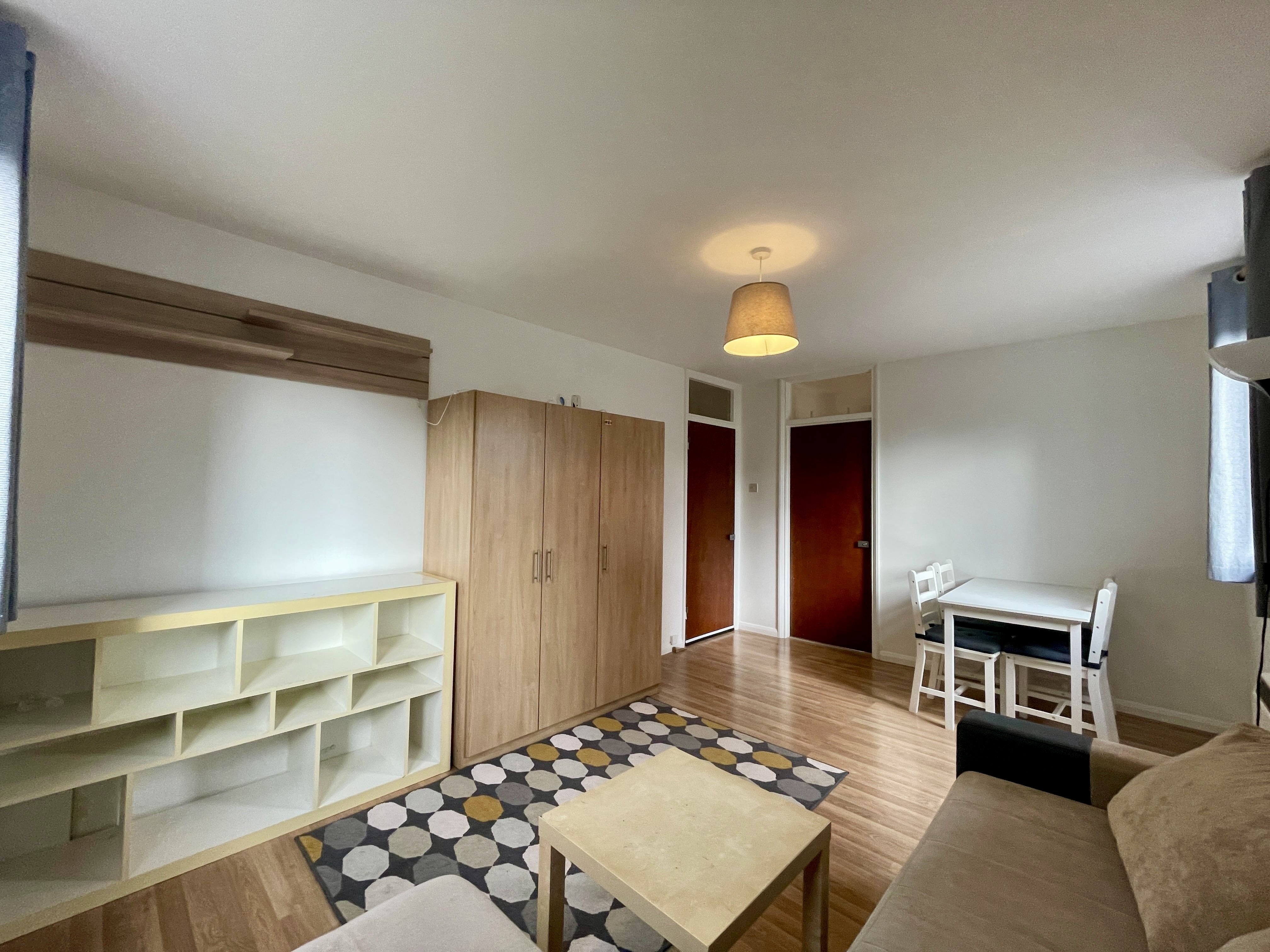 Flat Porchester Mead in Greater London