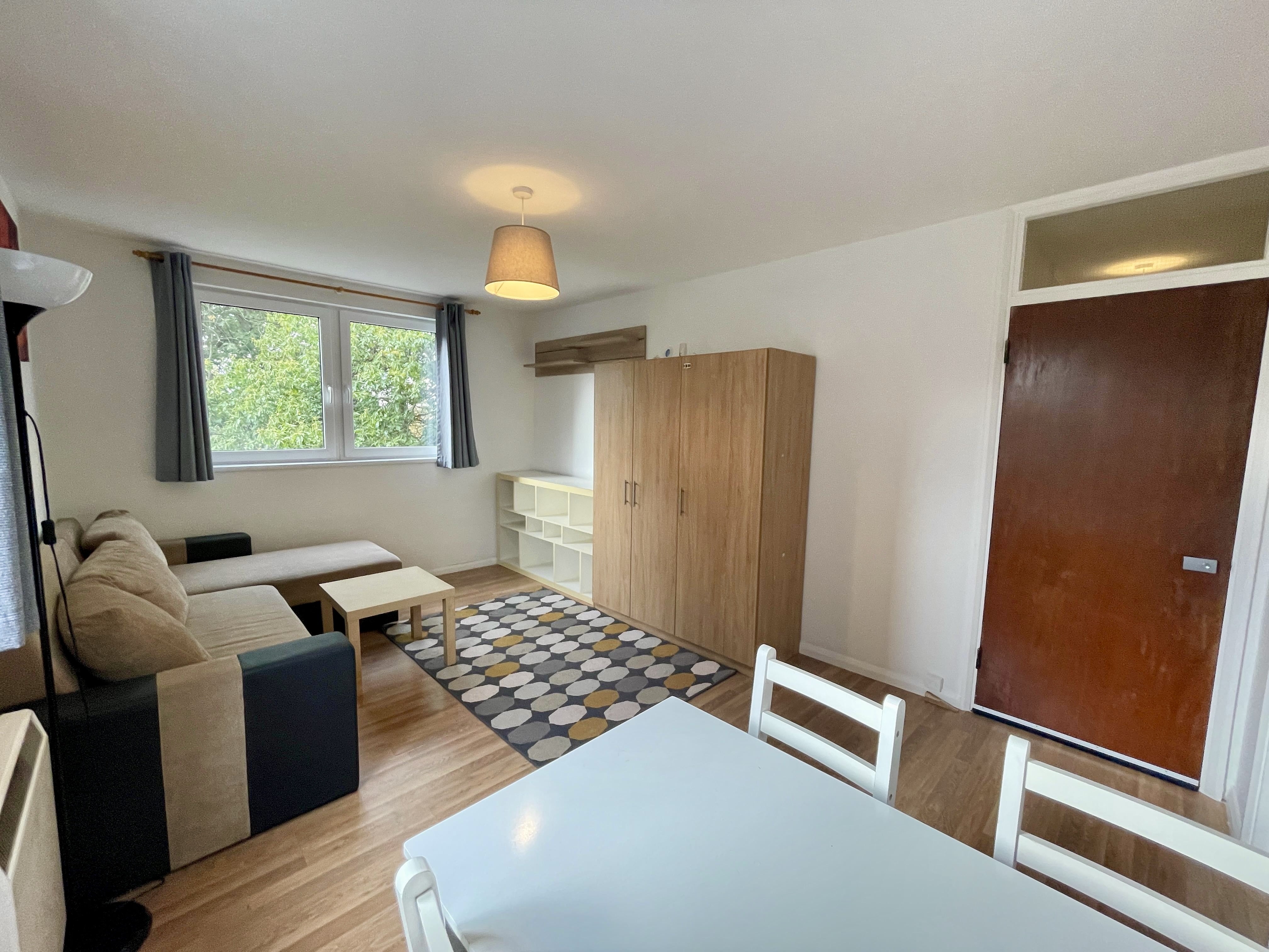 Flat Porchester Mead in Greater London