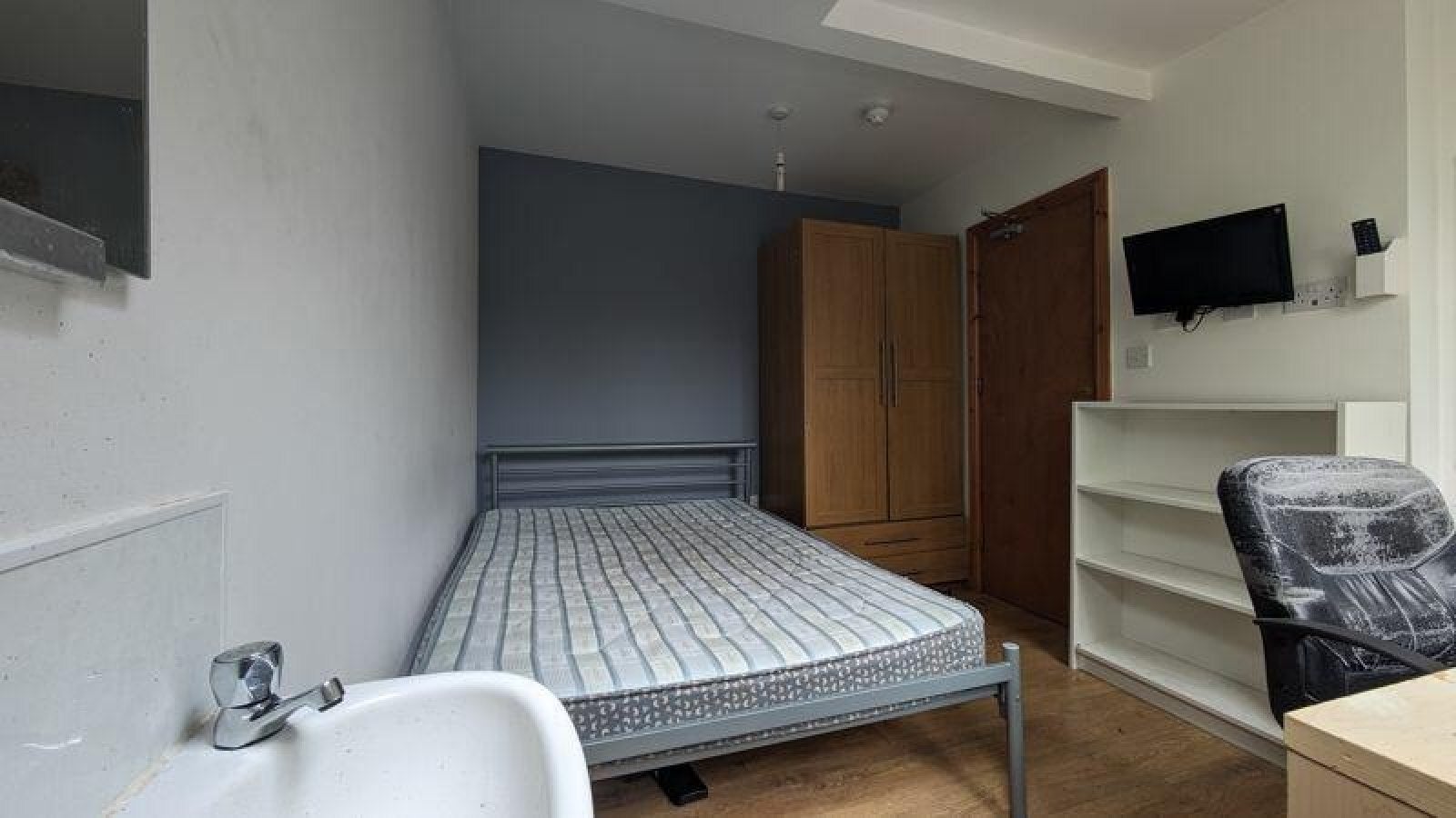 Room Church Grove in Nottingham