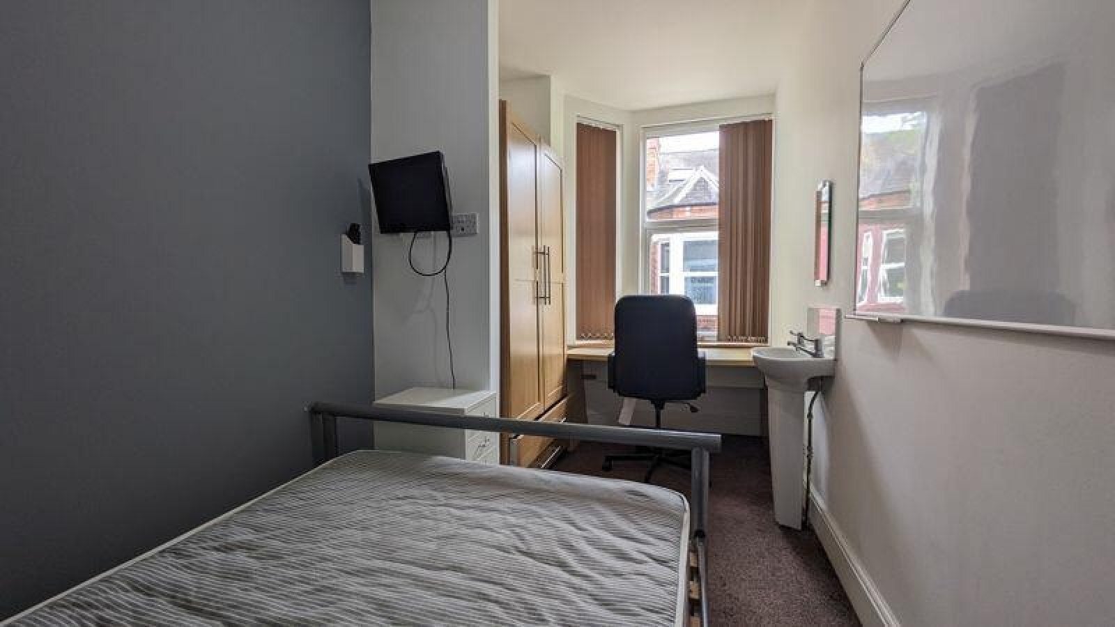 Room Church Grove in Nottingham