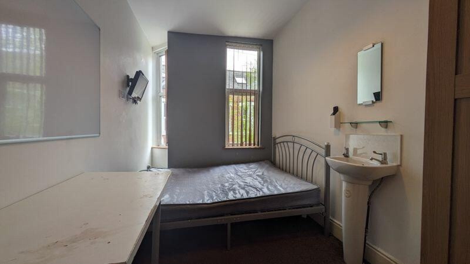 Room Church Grove in Nottingham