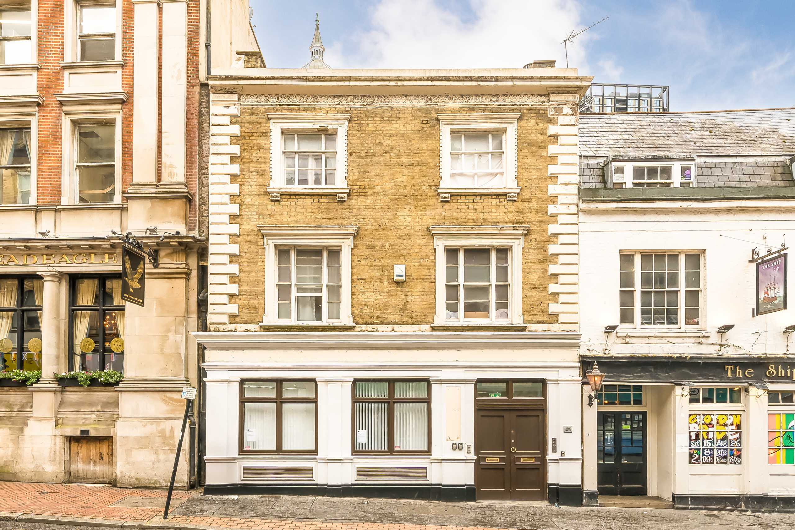 Flat High Street in Greater London