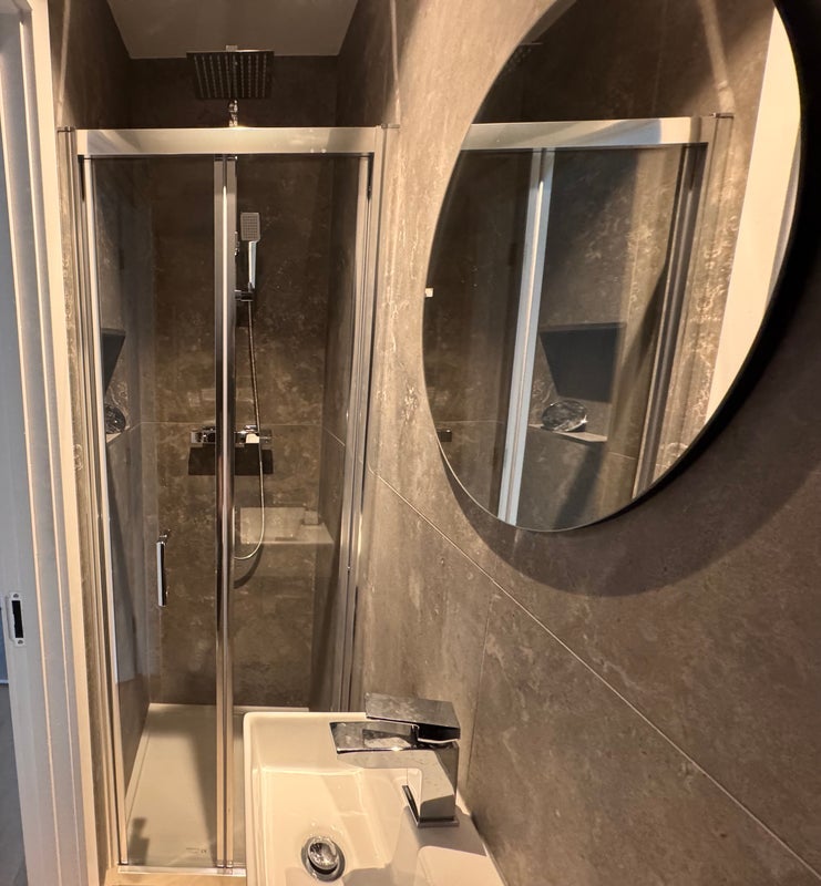 Room Blackhorse Road in Greater London