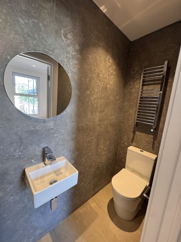 Room Blackhorse Road in Greater London