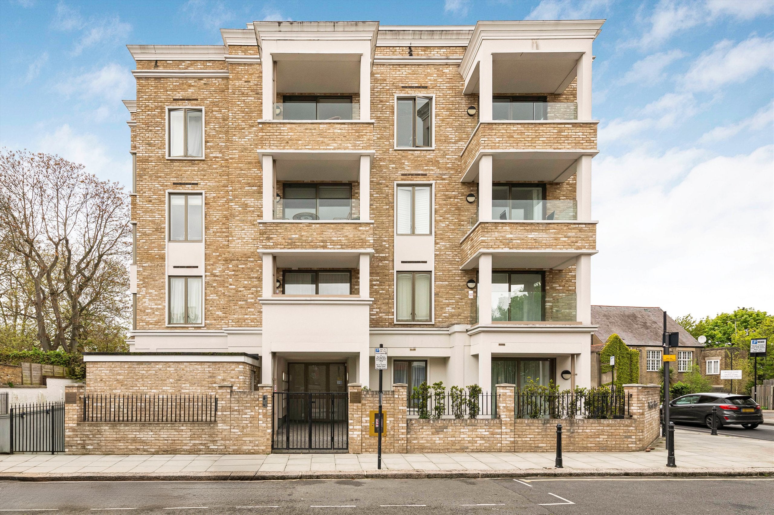 Flat Lillie Road in Greater London