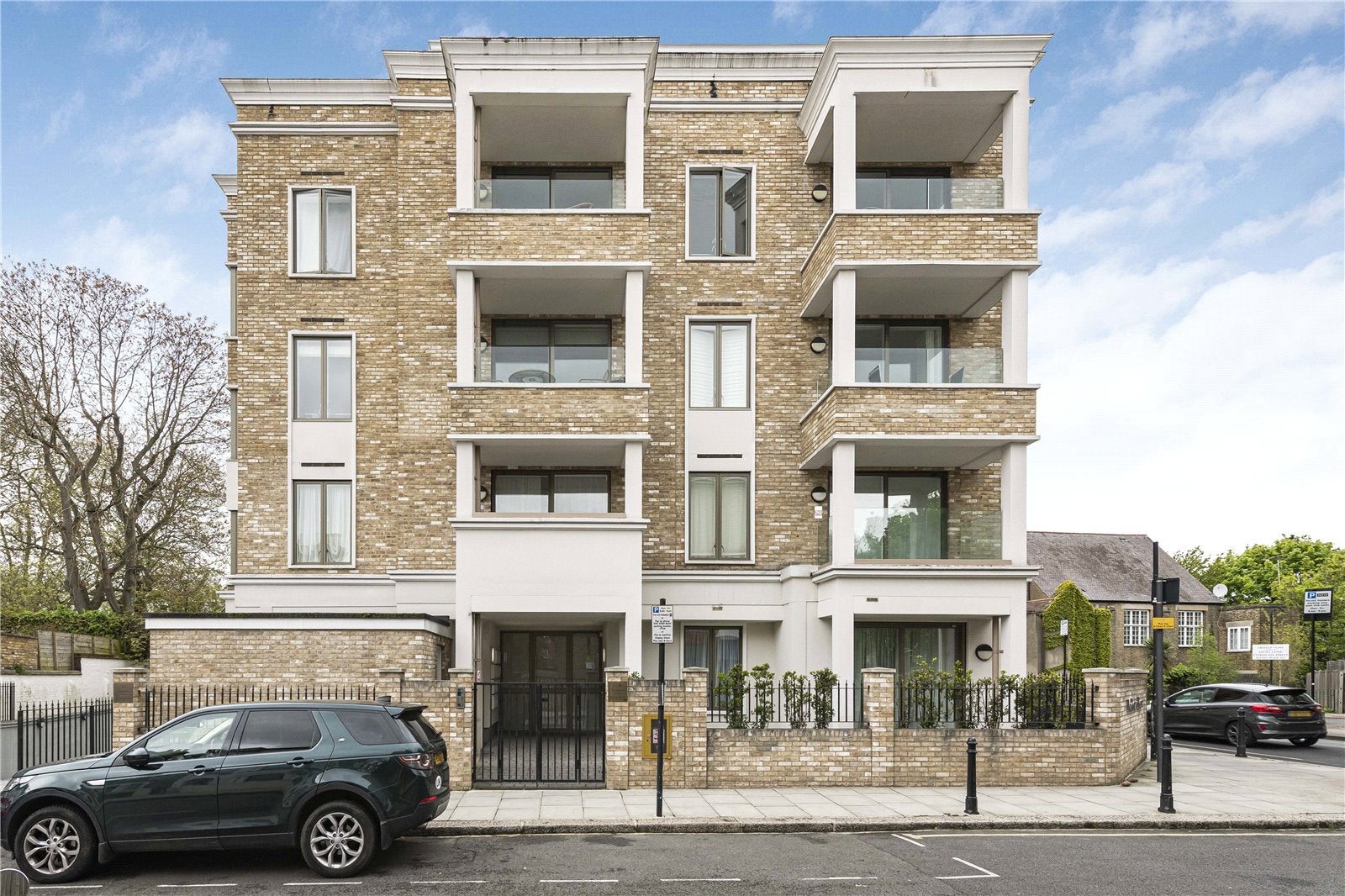 Flat Lillie Road in Greater London