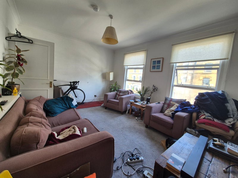 Room Ferndale Road in Greater London
