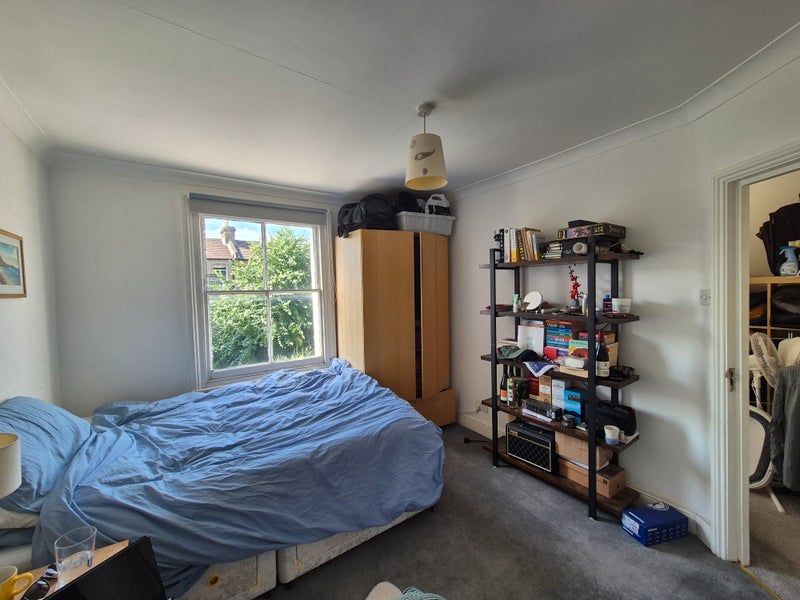 Room Ferndale Road in Greater London