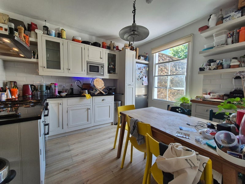 Room Ferndale Road in Greater London