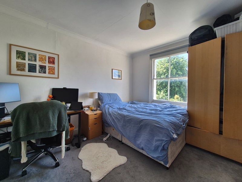 Room Ferndale Road in Greater London