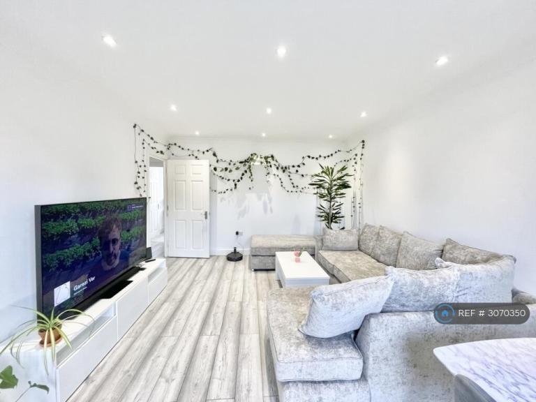 Flat Addison Court in Epping Forest
