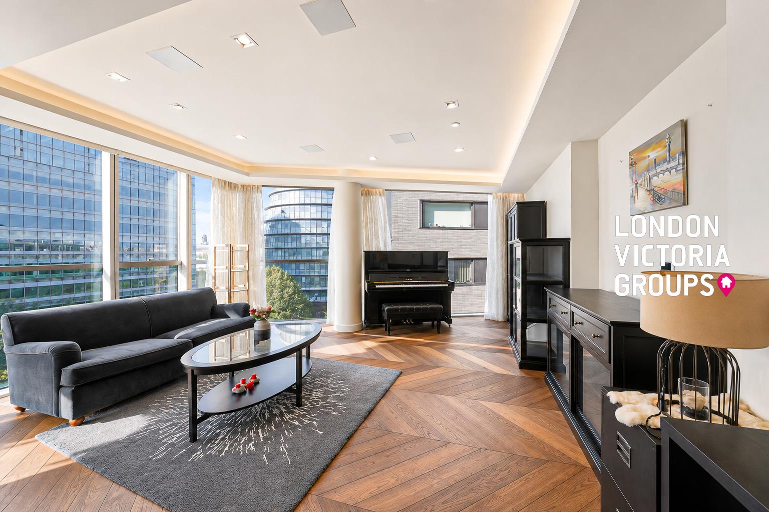 Flat Earls Way in Greater London